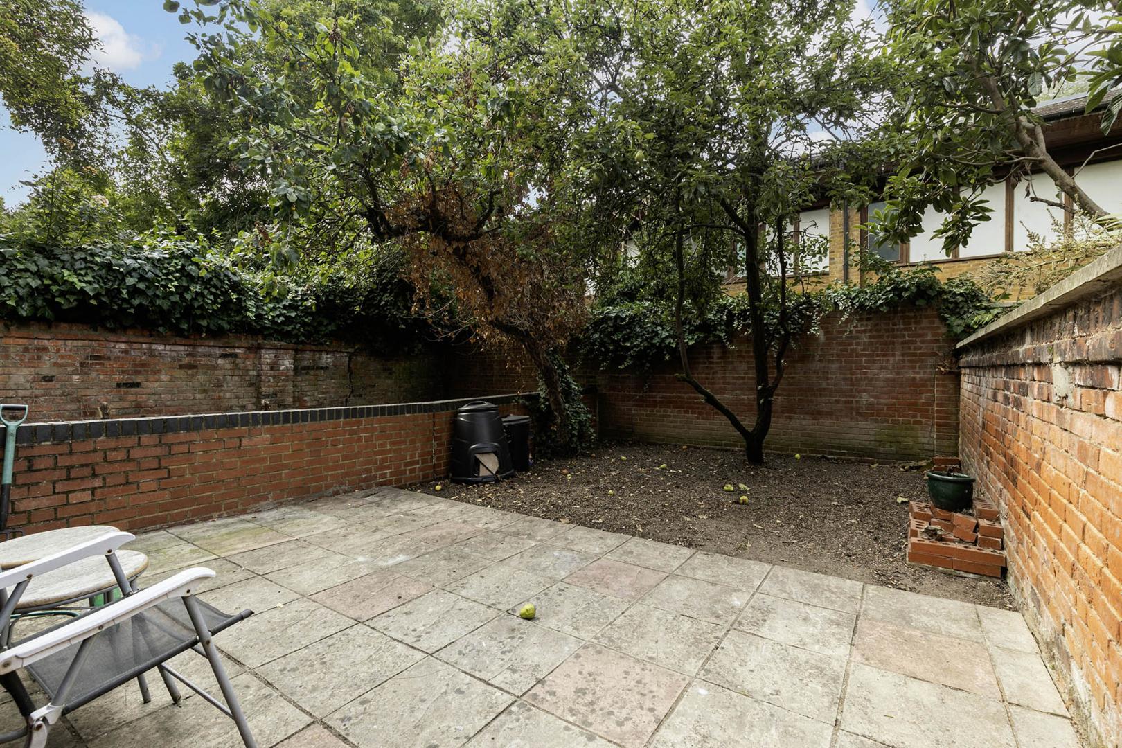 			1 Bedroom, 1 bath, 1 reception Flat			 Heathfield Park, Willesden Green (Council tax, Gas+ Water Included)